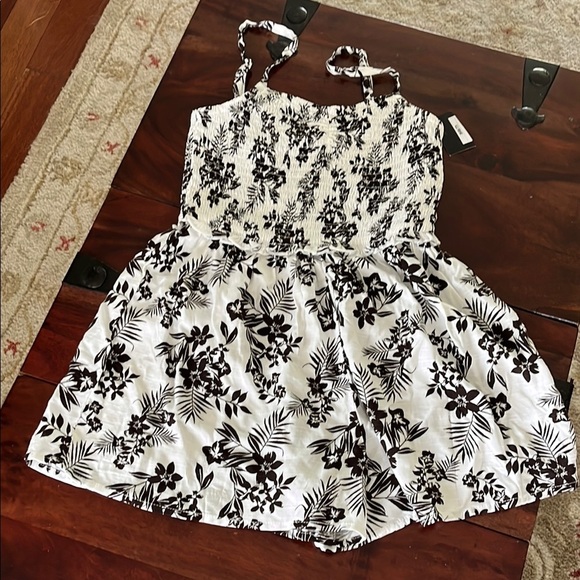 Girls  Black and White Floral Romper - Picture 1 of 6